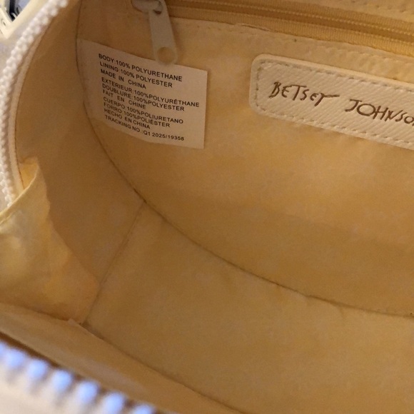 Betsey Johnson White Multi Round Kitsch  Daisy Flower Crossbody Bag NWT - Picture 14 of 16